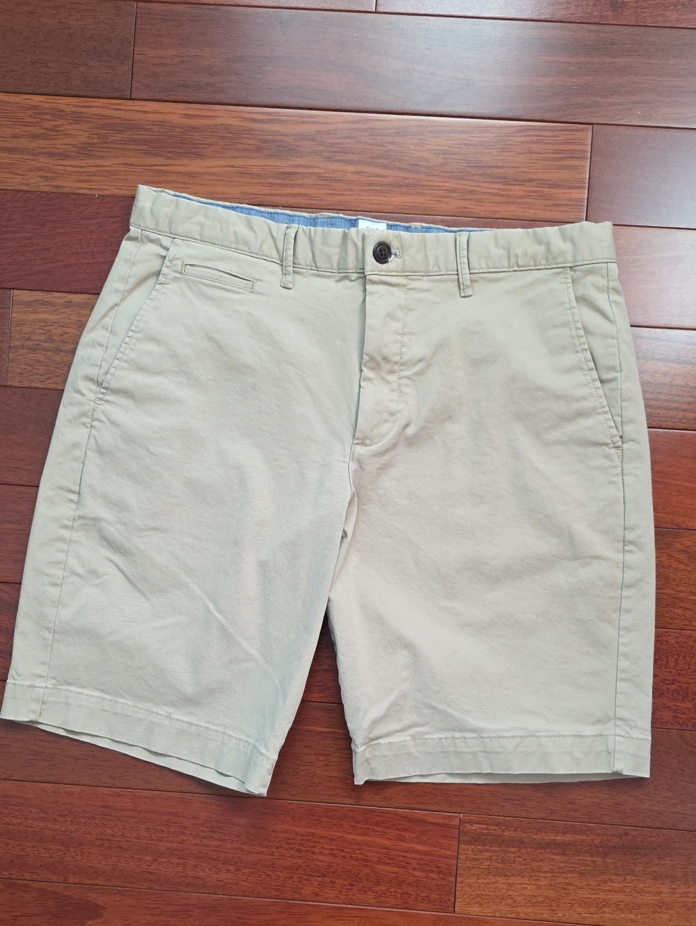 GAP Men's Light Khaki Flat Front Chino Shorts